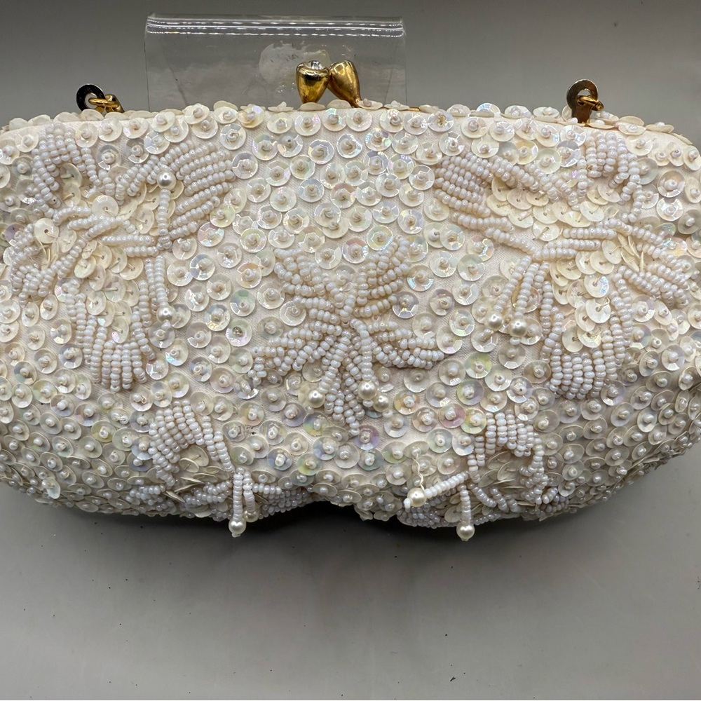 Elegant Beaded/Sequin, Gold Accents, with chain handle - Picture 3 of 14